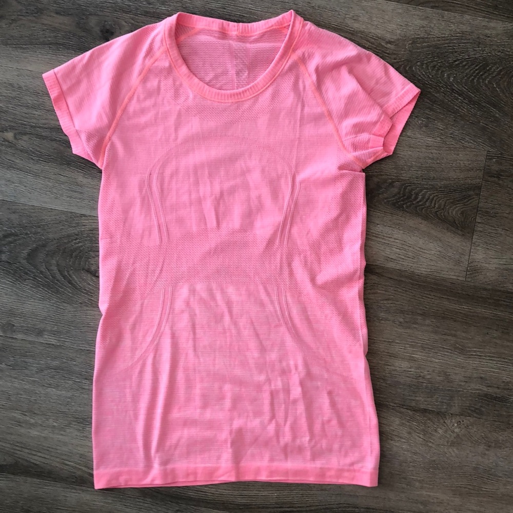 Size 6 pink lululemon short sleev